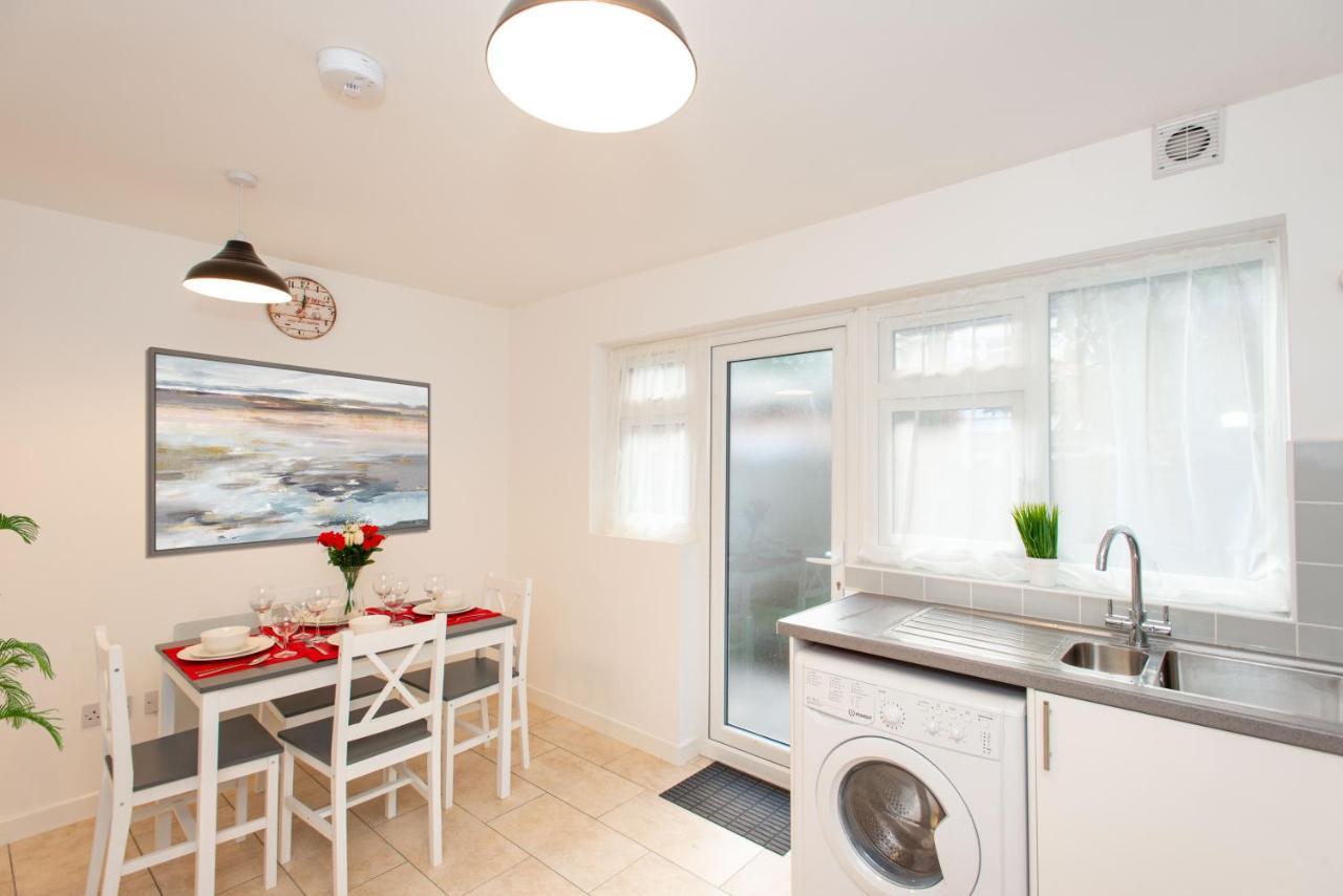 Stunning Four Bedroom House Close To Excel, O2 & Central London With Free Parking المظهر الخارجي الصورة