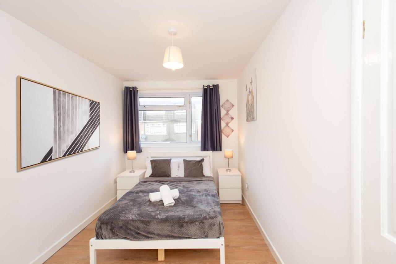 Stunning Four Bedroom House Close To Excel, O2 & Central London With Free Parking المظهر الخارجي الصورة