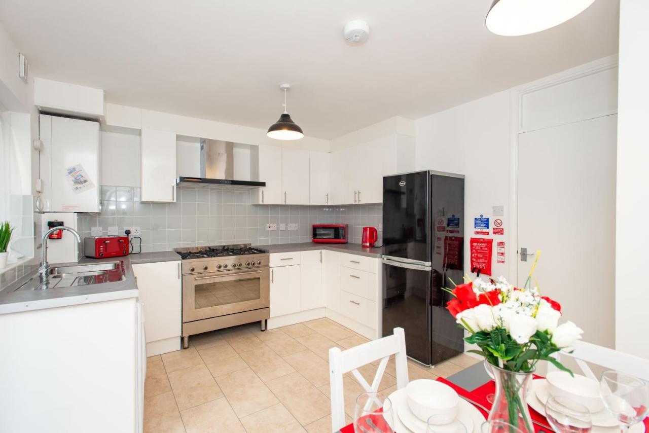 Stunning Four Bedroom House Close To Excel, O2 & Central London With Free Parking المظهر الخارجي الصورة
