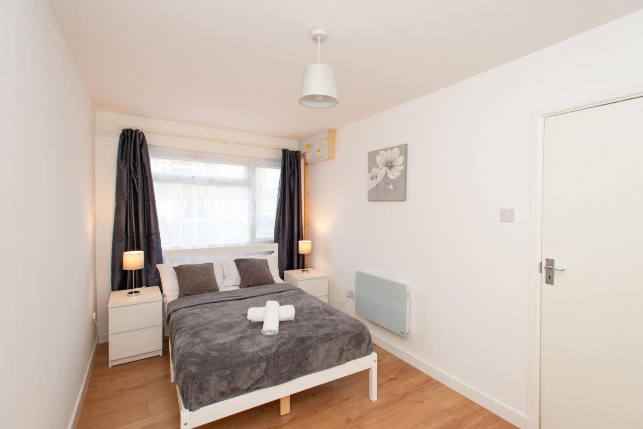 Stunning Four Bedroom House Close To Excel, O2 & Central London With Free Parking المظهر الخارجي الصورة