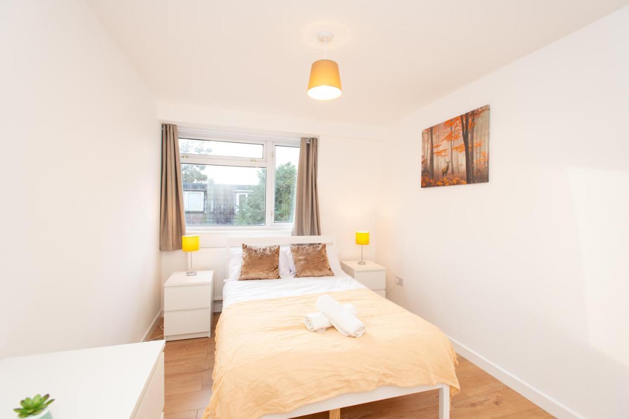 Stunning Four Bedroom House Close To Excel, O2 & Central London With Free Parking المظهر الخارجي الصورة